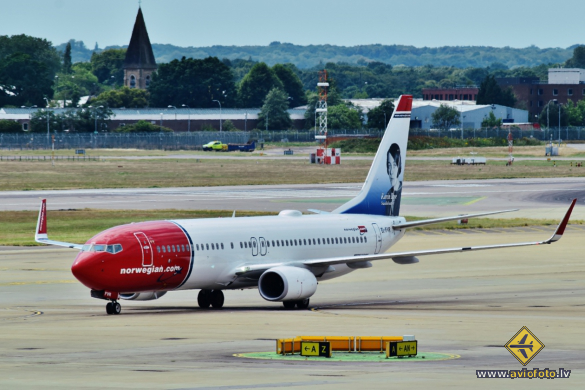 Boeing 737-8JP